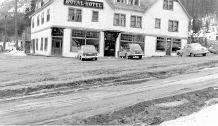 BC Archives # E-05214: Royal Hotel, Gold Bridge